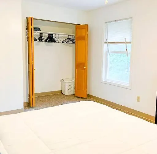 Charming 3 Bedroom And 2 Ba On W Elting Street *