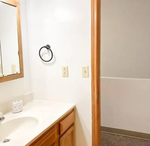 Charming 3 Bedroom And 2 Ba On W Elting Street