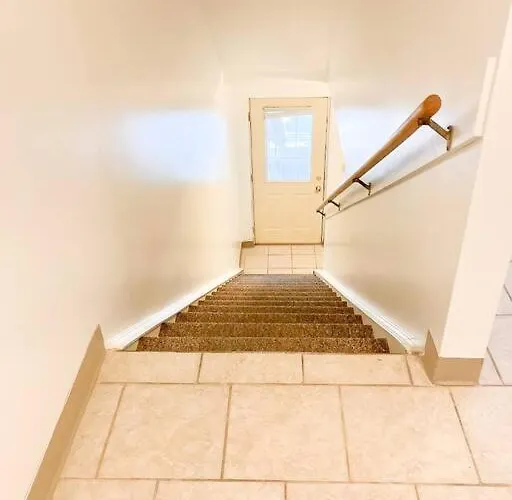 Charming 3 Bedroom And 2 Ba On W Elting Street *