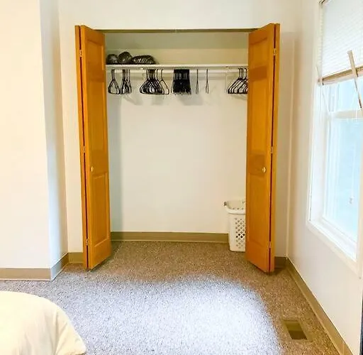 Charming 3 Bedroom And 2 Ba On W Elting Street Апартаменты Macomb