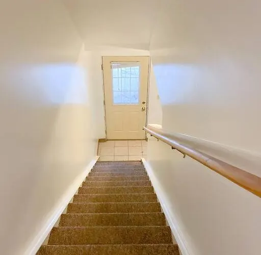 Апартаменты Charming 3 Bedroom And 2 Ba On W Elting Street Macomb