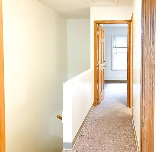 Charming 3 Bedroom And 2 Ba On W Elting Street Macomb