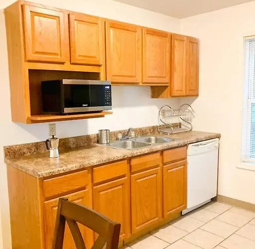 Charming 3 Bedroom And 2 Ba On W Elting Street Апартаменты