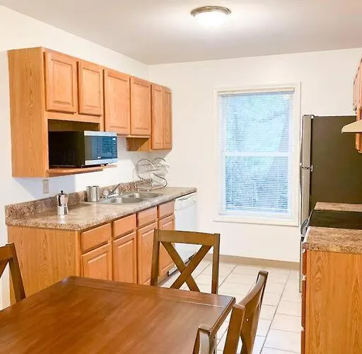 Charming 3 Bedroom And 2 Ba On W Elting Street Апартаменты *