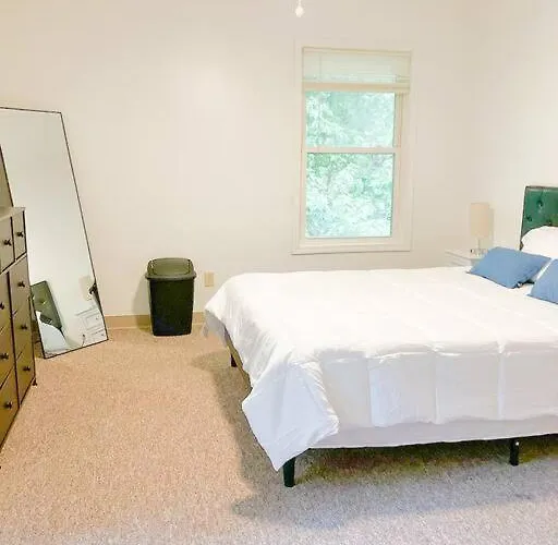 Charming 3 Bedroom And 2 Ba On W Elting Street Апартаменты Macomb