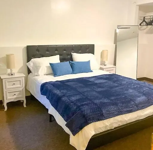 Апартаменты Charming 3 Bedroom And 2 Ba On W Elting Street