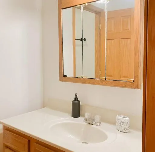 Charming 3 Bedroom And 2 Ba On W Elting Street Macomb