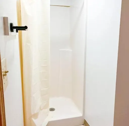 Charming 3 Bedroom And 2 Ba On W Elting Street * Macomb