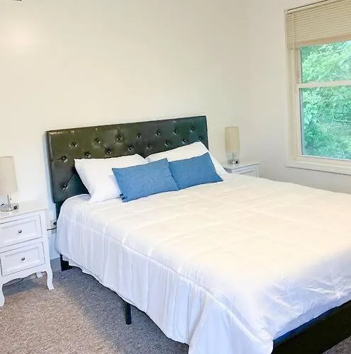 Charming 3 Bedroom And 2 Ba On W Elting Street