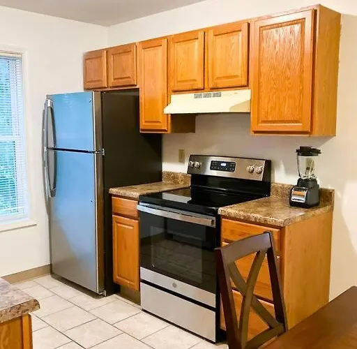 Charming 3 Bedroom And 2 Ba On W Elting Street Апартаменты Macomb