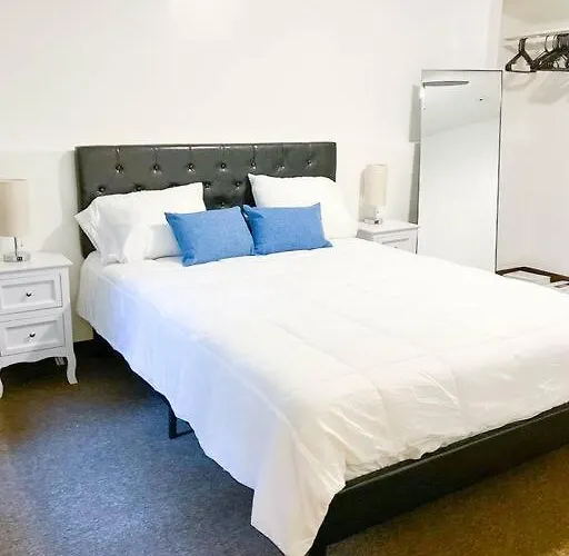Charming 3 Bedroom And 2 Ba On W Elting Street Апартаменты