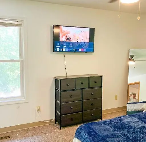 Charming 3 Bedroom And 2 Ba On W Elting Street * Macomb