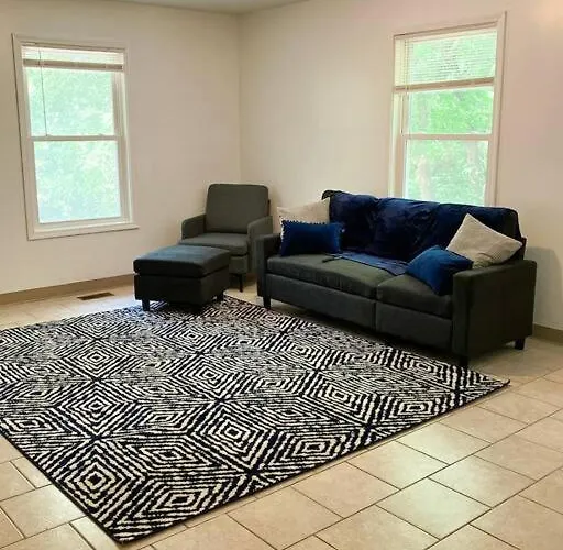 Charming 3 Bedroom And 2 Ba On W Elting Street Macomb