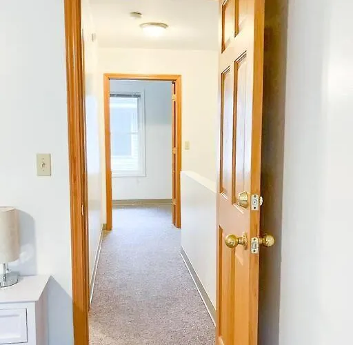 Charming 3 Bedroom And 2 Ba On W Elting Street Апартаменты