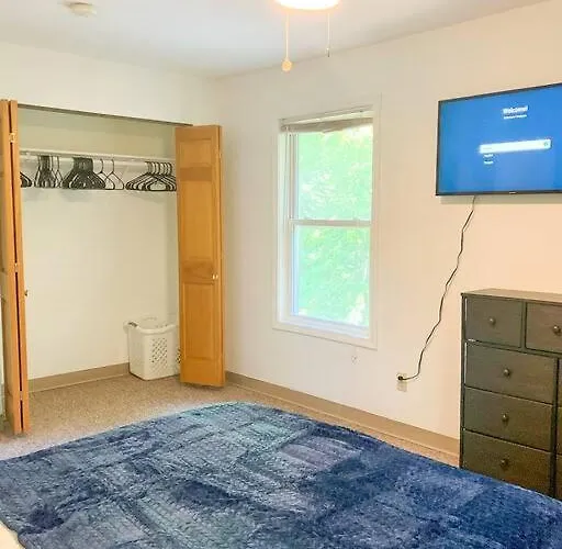 Charming 3 Bedroom And 2 Ba On W Elting Street